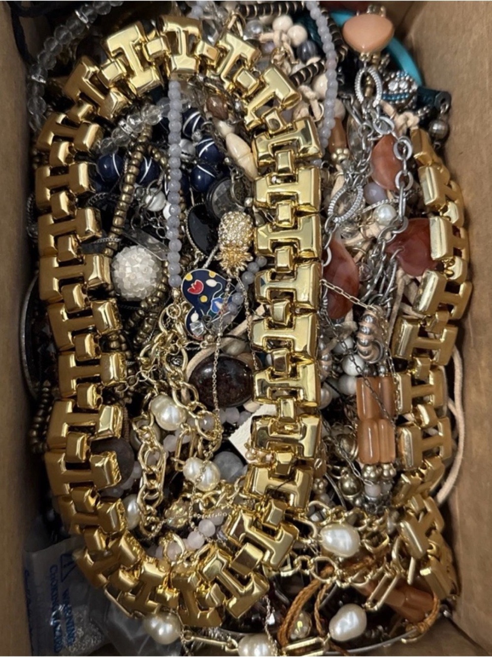 1 LB ALL WEARABLE JEWELRY LOT | Ready to Wear | Vintage to Modern Mix - Picture 3 of 10